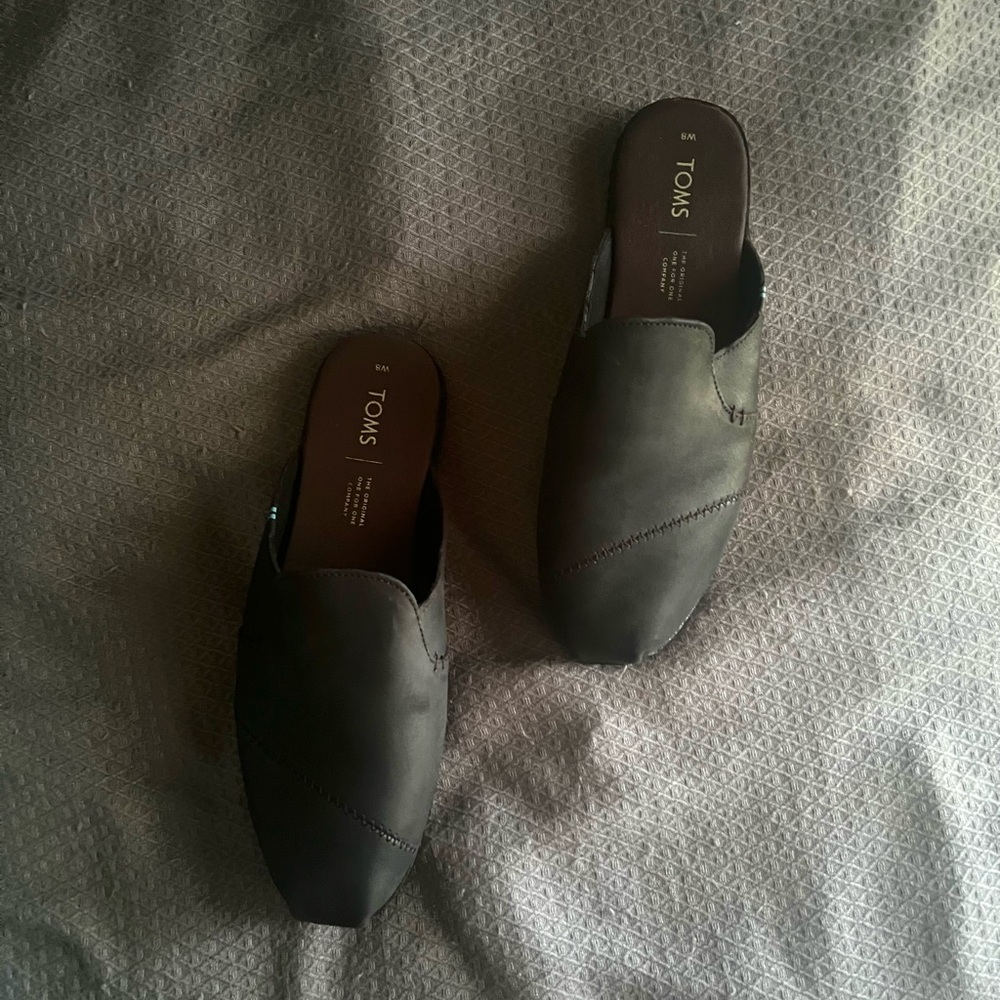 New Tom’s Faded Black slip ons